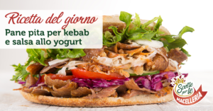 Pane-pita-per-kebab-e-salsa-allo-yogurt
