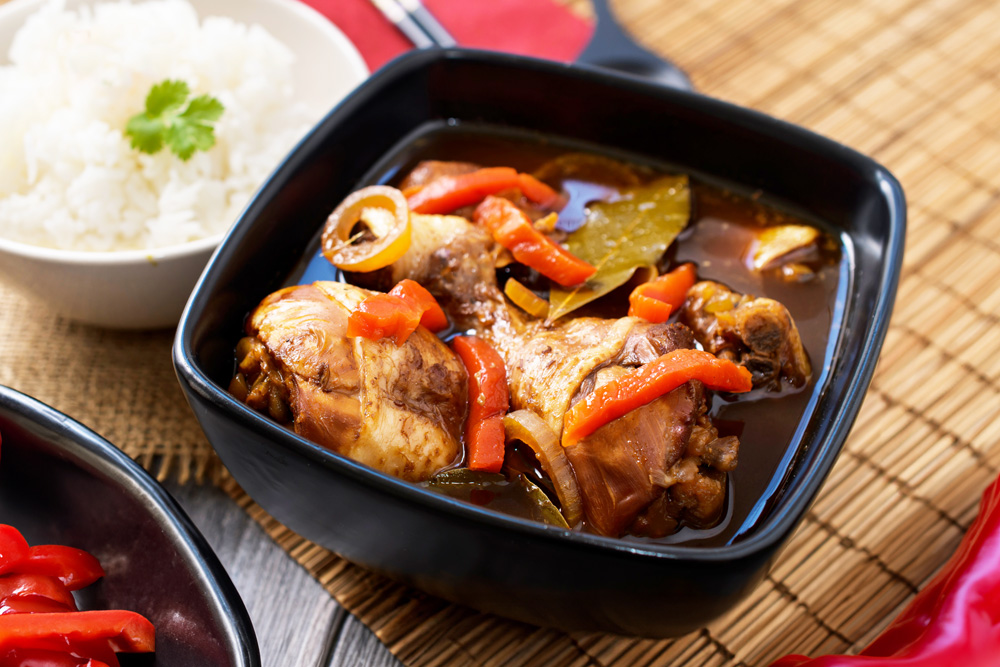 Adobo di pollo filippino