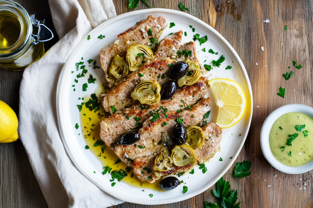 fettine-vitello-con-carciofini-olive-nere-crema-di-carciofi-senape